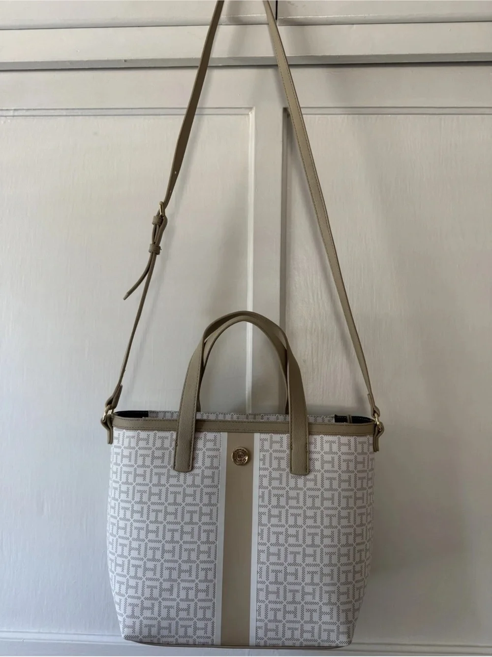 Tommy Hilfiger stylish beige